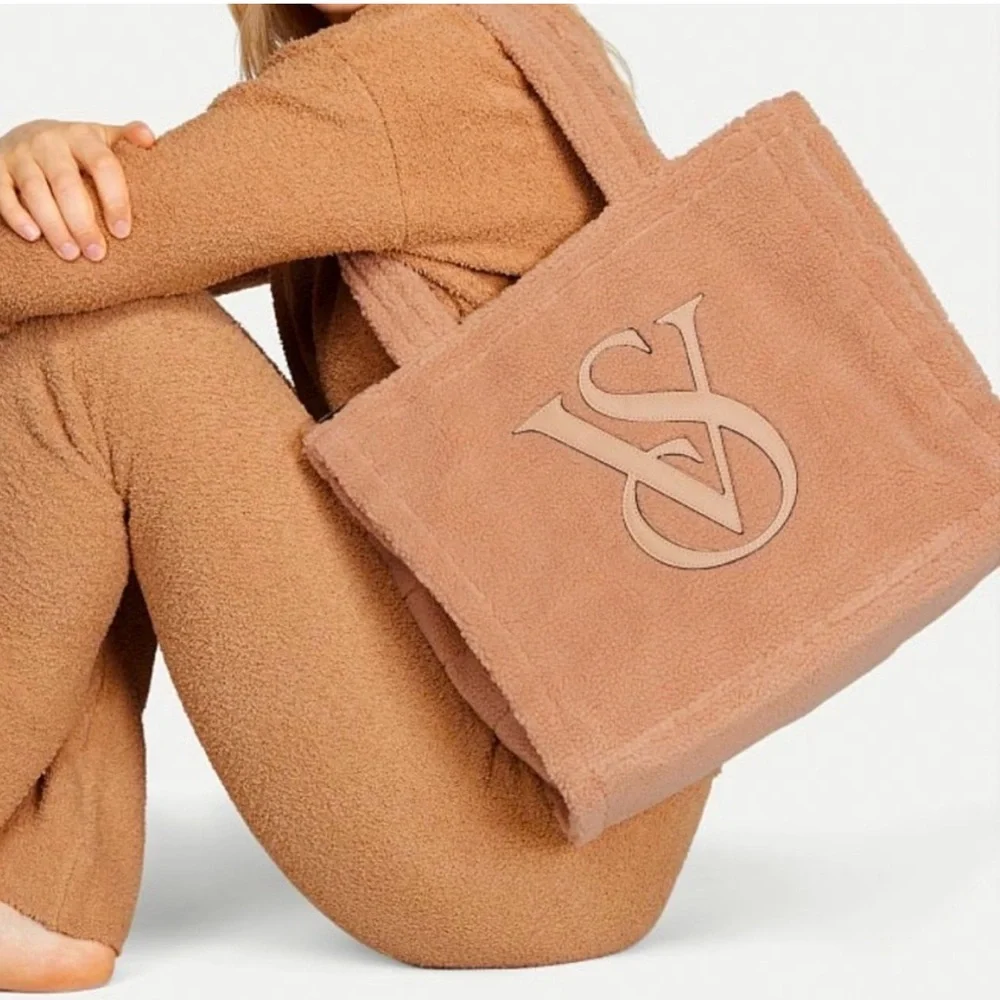 🍂Victoria’s Secret Teddy Fleece Tote Bag - Picture 3 of 3